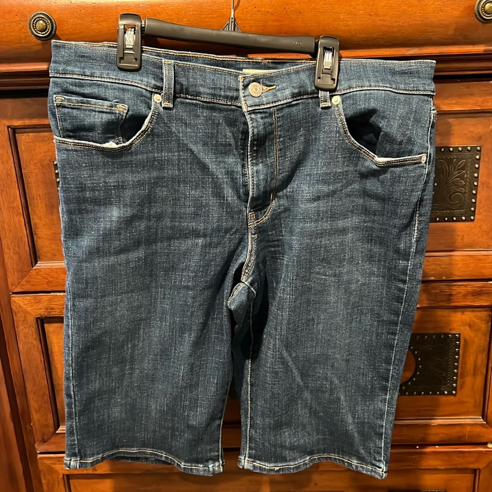 Levi’s Bermuda shorts size 32